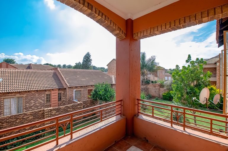 2 Bedroom Apartment / Flat For Sale in Equestria, Pretoria - R790,000