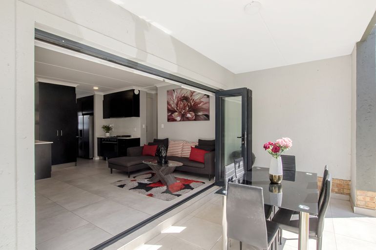 2 Bedroom Apartment / Flat For Sale in Ferndale, Randburg - R1,475,000