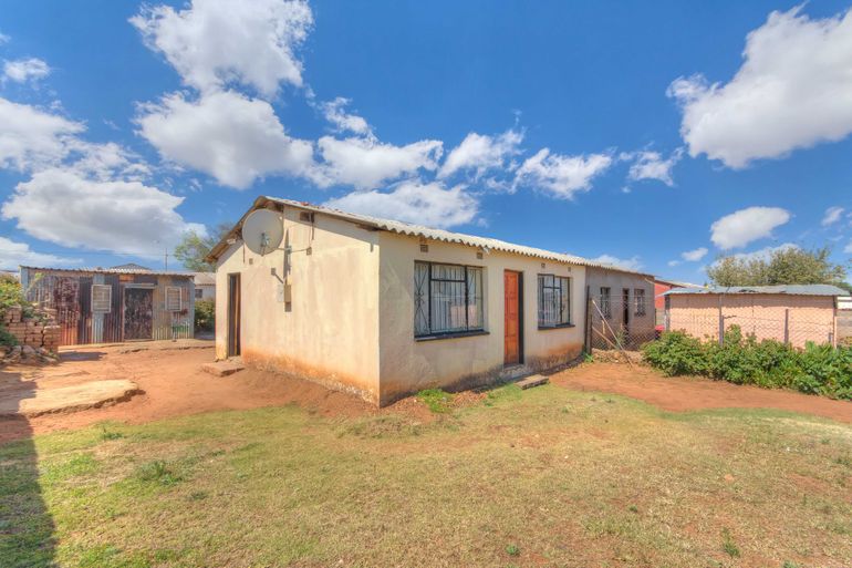 2 Bedroom House For Sale in Dobsonville, Soweto - R600,000
