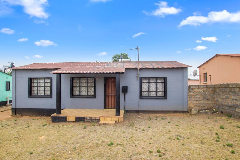 2 Bedroom House For Sale in Noordgesig, Johannesburg
