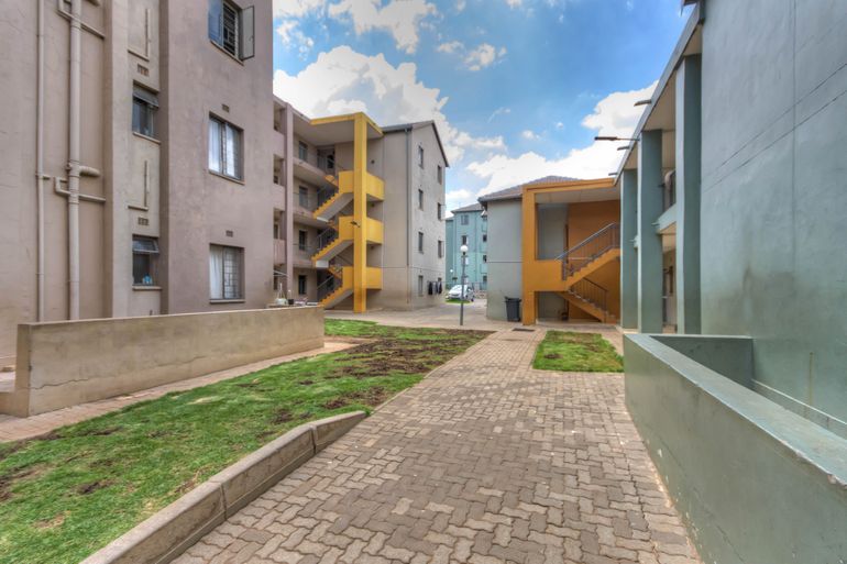 2 Bedroom Apartment / Flat For Sale in Jabulani, Soweto
