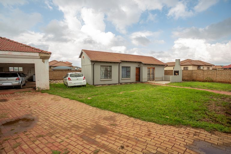 3 Bedroom House For Sale in Crystal Park, Benoni - R950,000