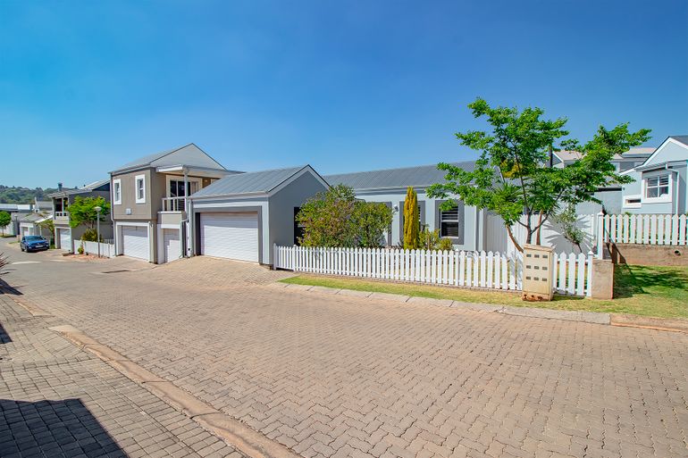 3 Bedroom House For Sale in Erasmuspark, Pretoria - R2,400,000