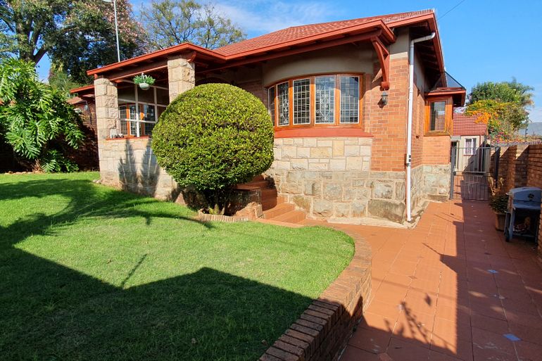 3 Bedroom House For Sale in Kensington, Johannesburg - R1,580,000