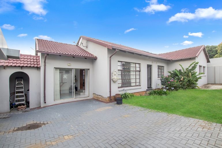 3 Bedroom House For Sale in Newlands, Johannesburg