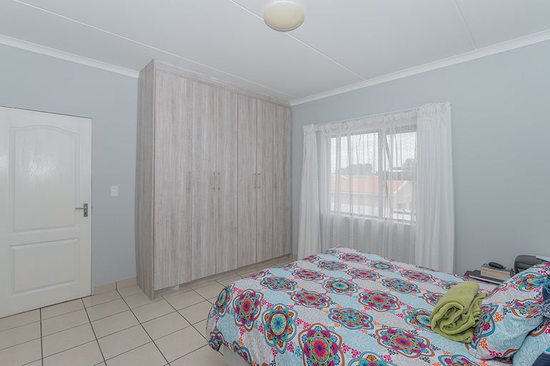 2 Bedroom Apartment / Flat For Sale in Brentwood, Benoni - R640,000