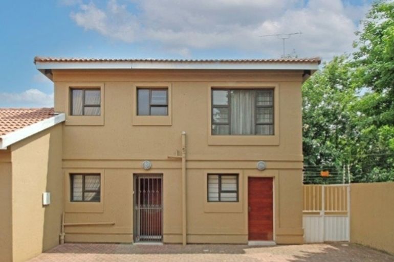3 Bedroom Townhouse For Sale in Edenvale, Edenvale - R1,450,000
