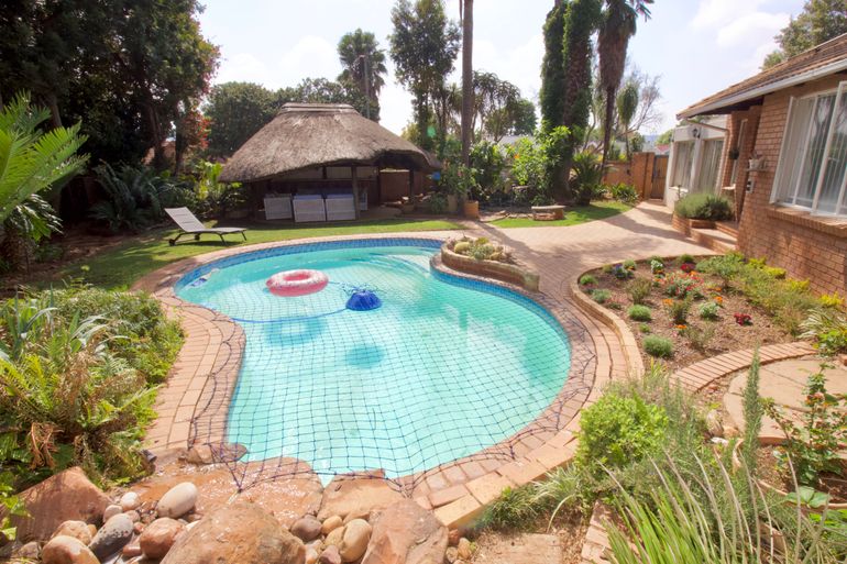 2 Bedroom House For Sale in Faerie Glen, Pretoria