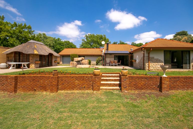 3 Bedroom House For Sale in Clubview, Centurion - R2,850,000