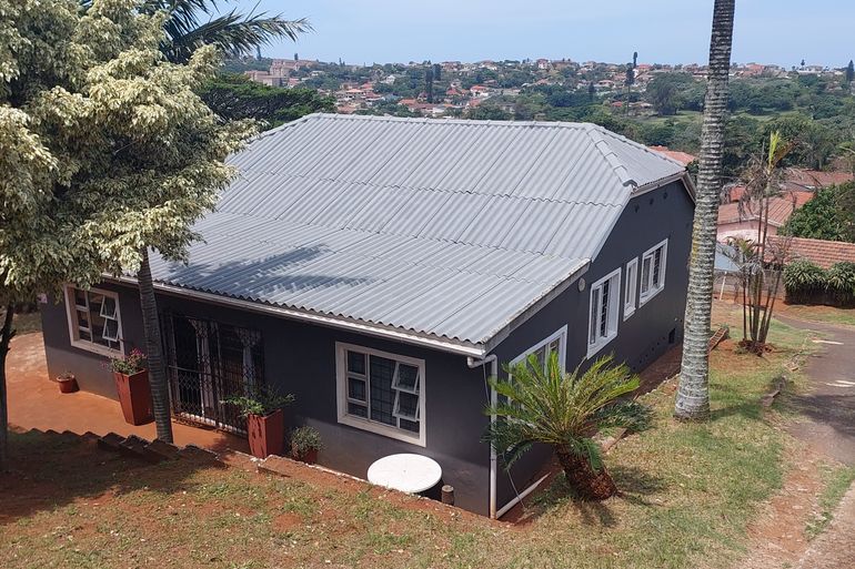 4 Bedroom House For Sale in Bluff, Durban - R1,295,000