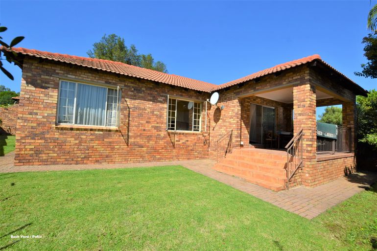 3 Bedroom Townhouse For Sale in North Riding, Randburg - R1,470,000 ...