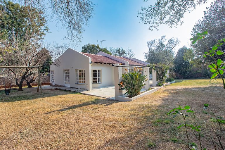 5 Bedroom House For Sale in Elardus Park, Pretoria - R2,200,000