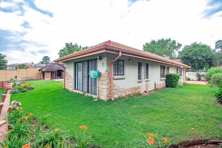 3 Bedroom House For Sale in Clubview, Centurion