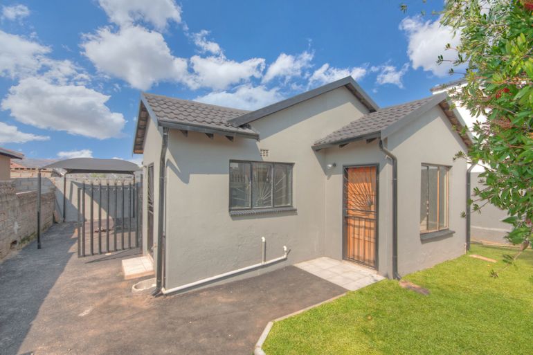 3 Bedroom House For Sale in Naturena, Johannesburg - R800,000