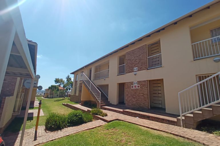 1 Bedroom Apartment / Flat For Sale in Kosmosdal, Centurion - R585,000