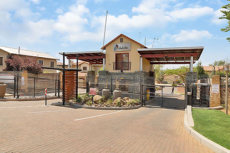 2 Bedroom Apartment / Flat For Sale in Willowbrook, Roodepoort - R750,000