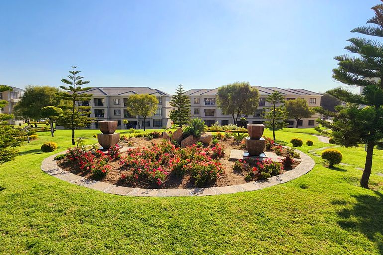 2 Bedroom Apartment / Flat For Sale in Summerset, Midrand - R950,000