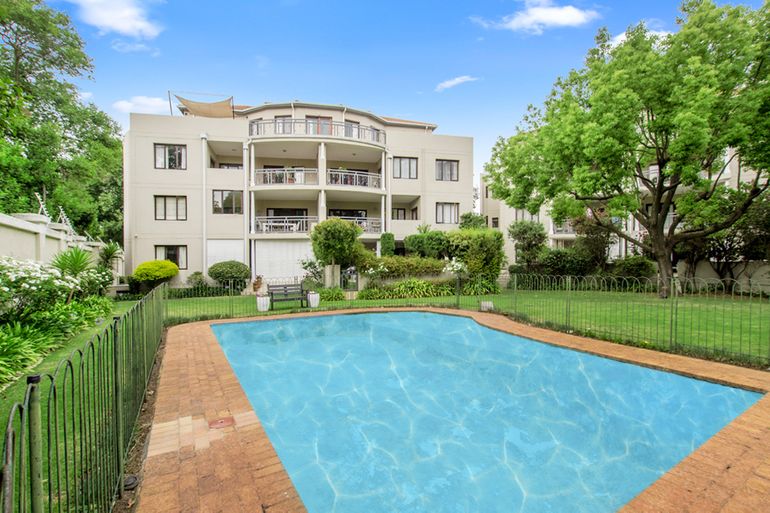 2 Bedroom Apartment / Flat For Sale in Dunkeld West, Johannesburg - R1,975,000