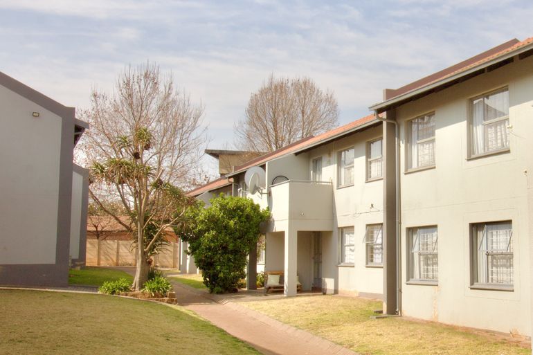 3 Bedroom Apartment / Flat For Sale in Die Hoewes, Centurion - R660,000
