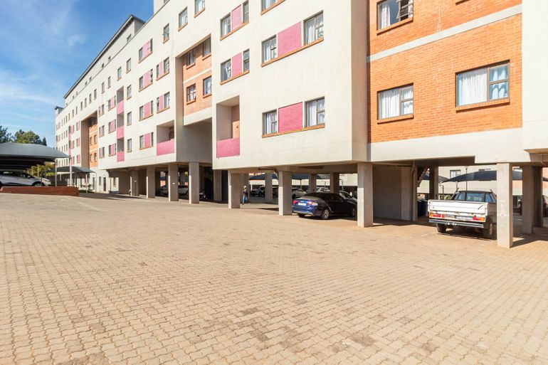 2 Bedroom Apartment / Flat For Sale in Die Hoewes, Centurion - R875,000