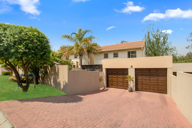 3 Bedroom Townhouse For Sale in Halfway Gardens, Midrand - R1,599,000