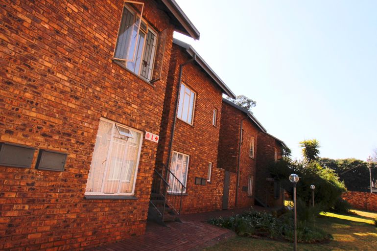 2 Bedroom Apartment / Flat For Sale in Clubview, Centurion - R630,000