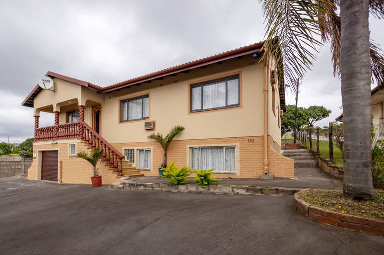 4 Bedroom House For Sale in Reservoir Hills, Durban - R1,850,000