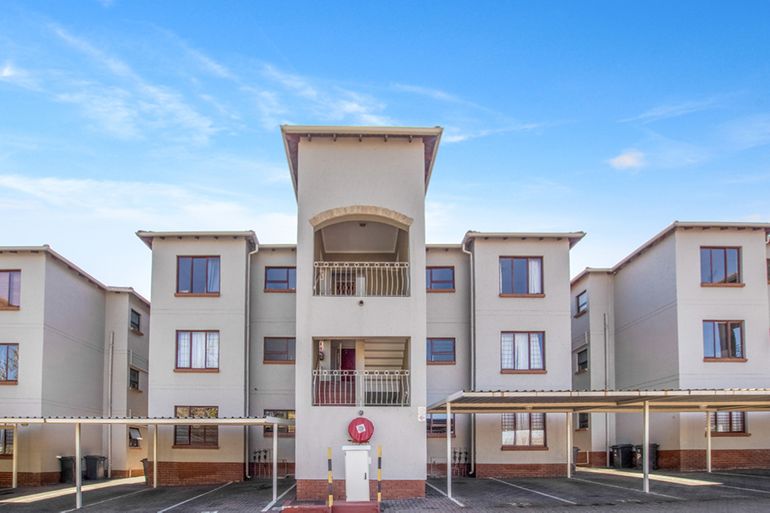 2 Bedroom Apartment / Flat For Sale in Sunninghill, Sandton - R1,175,000