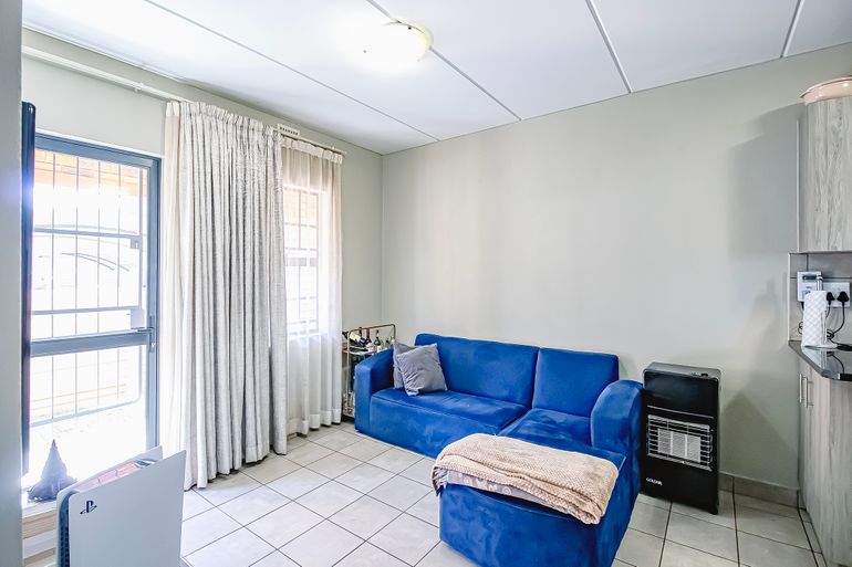 2 Bedroom Apartment / Flat For Sale in Montana Tuine, Pretoria - R850,000