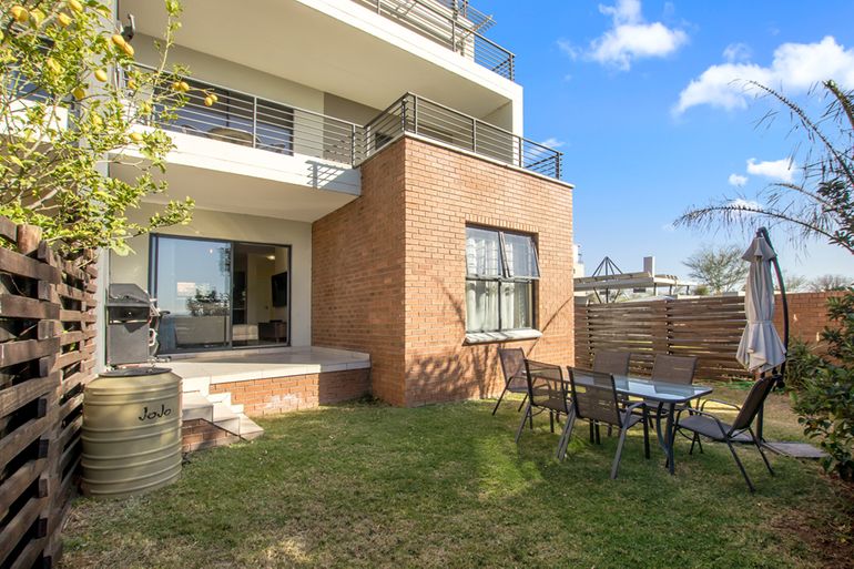 3 Bedroom Apartment / Flat For Sale in Fourways, Sandton