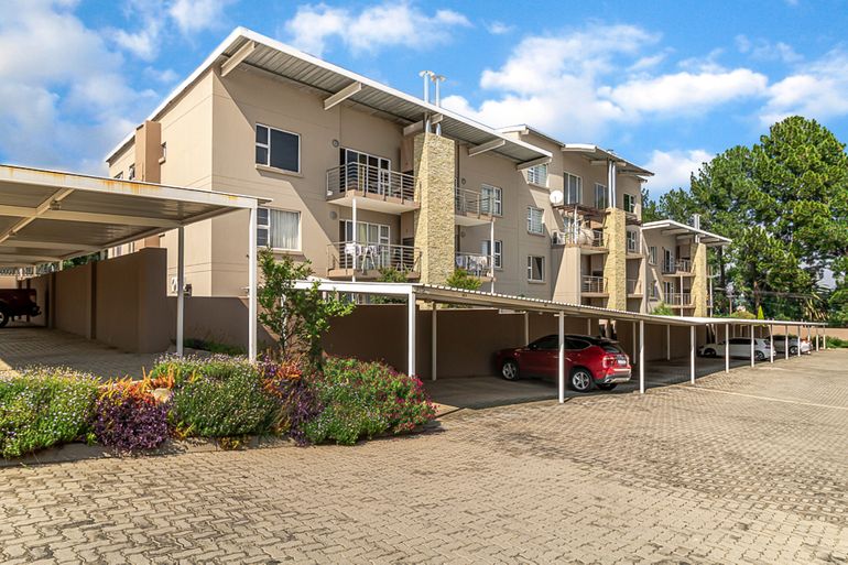 2 Bedroom Apartment / Flat For Sale in Rivonia, Sandton - R1,300,000