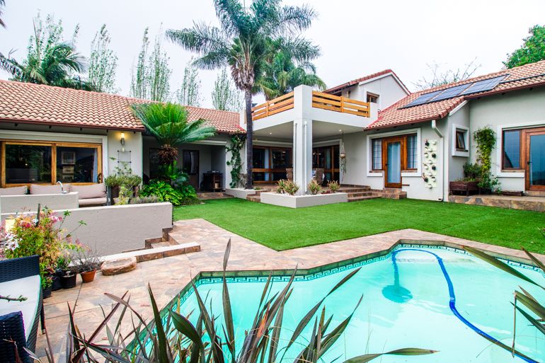 4 Bedroom House For Sale in Waterkloof Ridge, Pretoria - R3,150,000