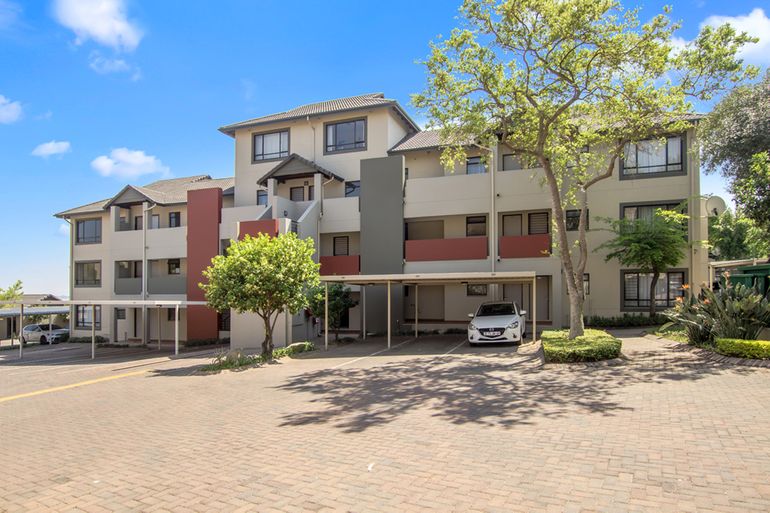 2 Bedroom Apartment / Flat For Sale in Lone Hill, Sandton - R880,000