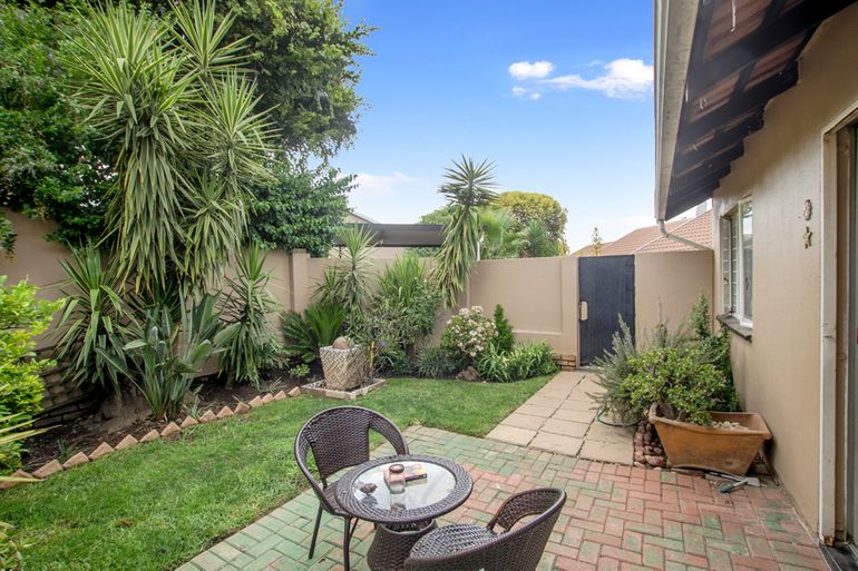 2 Bedroom Townhouse For Sale in Northwold, Randburg