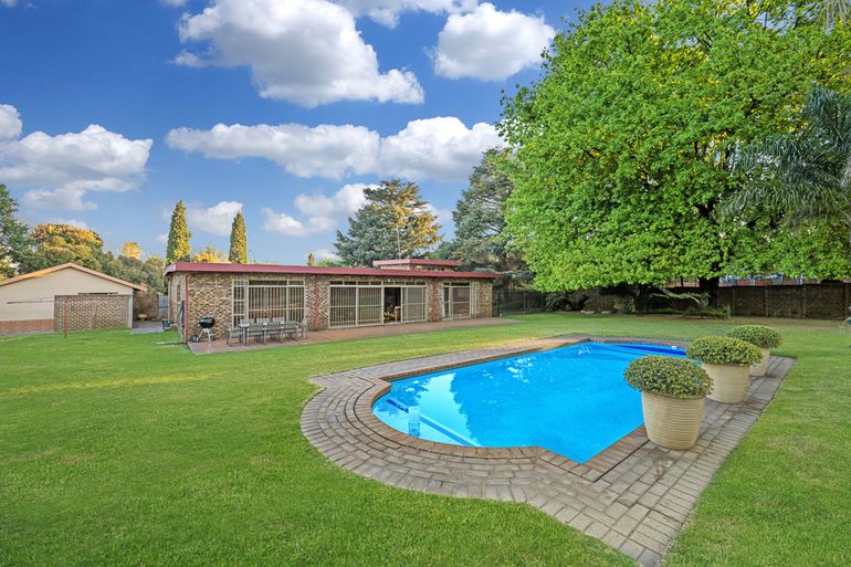 4 Bedroom House For Sale in Terenure, Kempton Park - R2,650,000