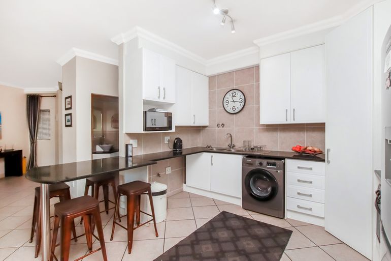 2 Bedroom Apartment / Flat For Sale in Morningside, Sandton - R1,459,000