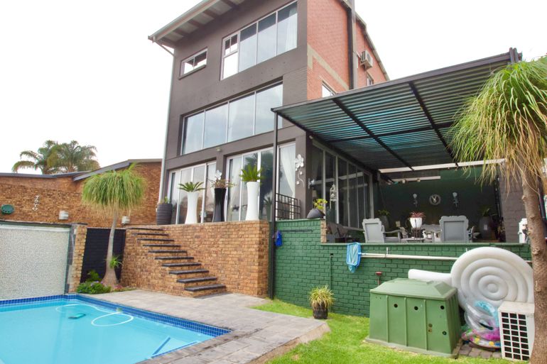 4 Bedroom House For Sale in Newlands, Pretoria - R3,195,000