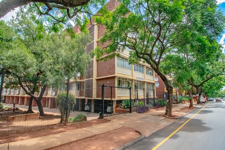 1 Bedroom Apartment / Flat For Sale In Arcadia, Pretoria - R349,000 ...