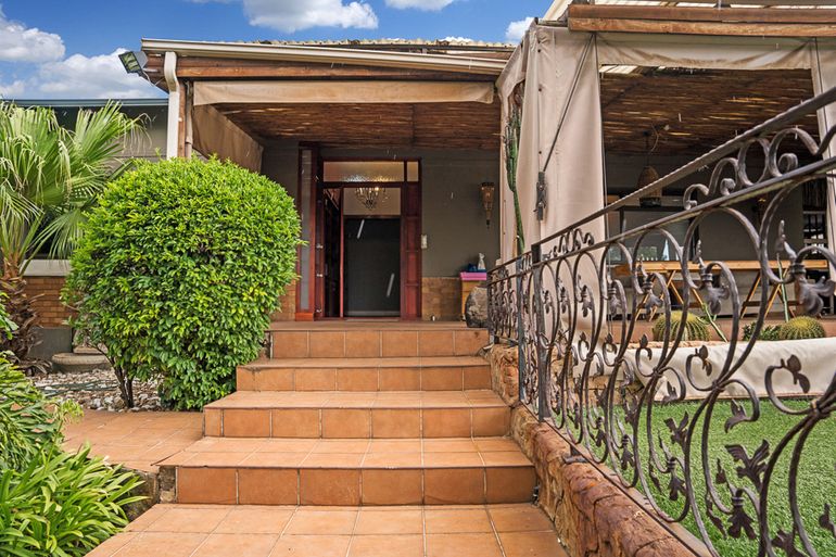 4 Bedroom House For Sale in Fishers Hill, Germiston
