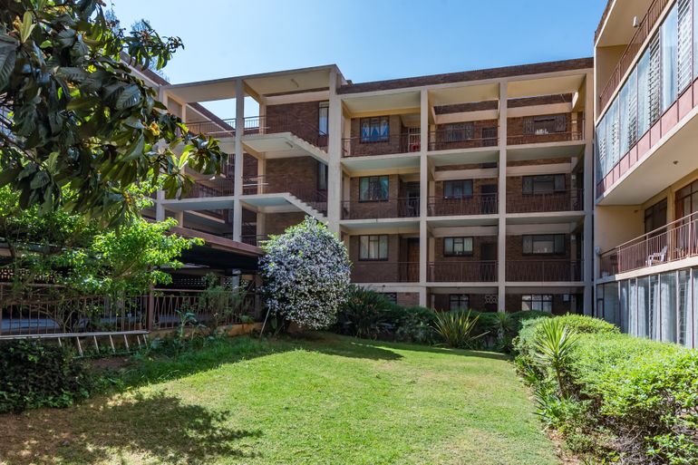 2 Bedroom Apartment / Flat For Sale in Florida, Roodepoort - R499,000