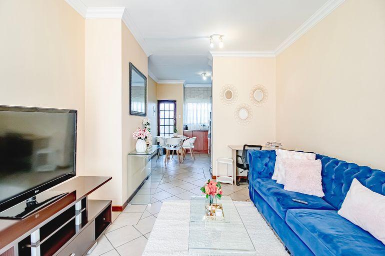 2 Bedroom Apartment / Flat For Sale in Heatherview, Akasia - R765,000