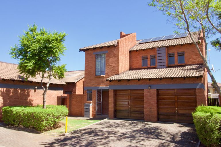3 Bedroom House For Sale in Monavoni, Centurion - R1,850,000