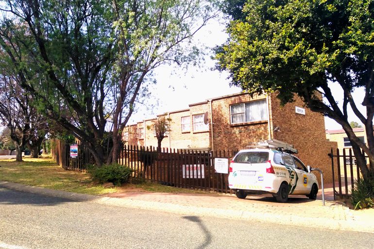 3 Bedroom Townhouse For Sale in Meredale, Johannesburg
