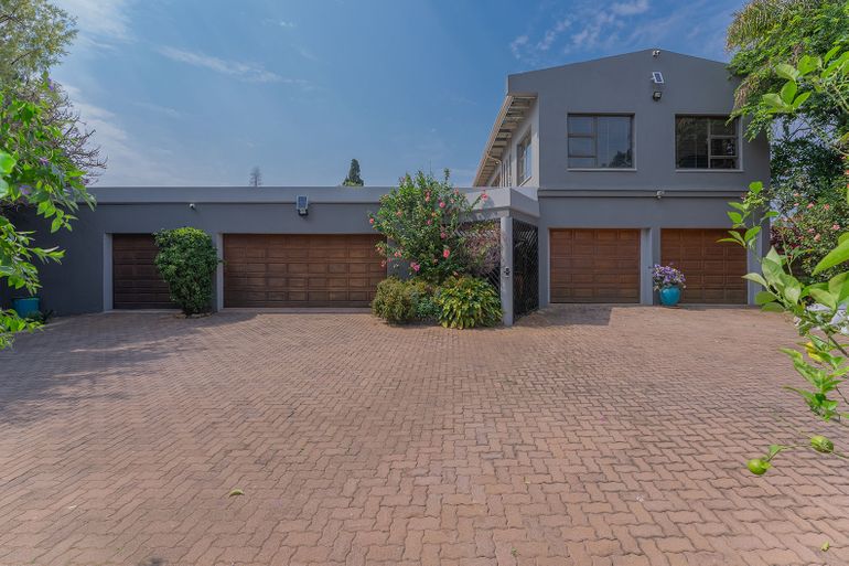 5 Bedroom House For Sale in Birchleigh, Kempton Park - R2,850,000