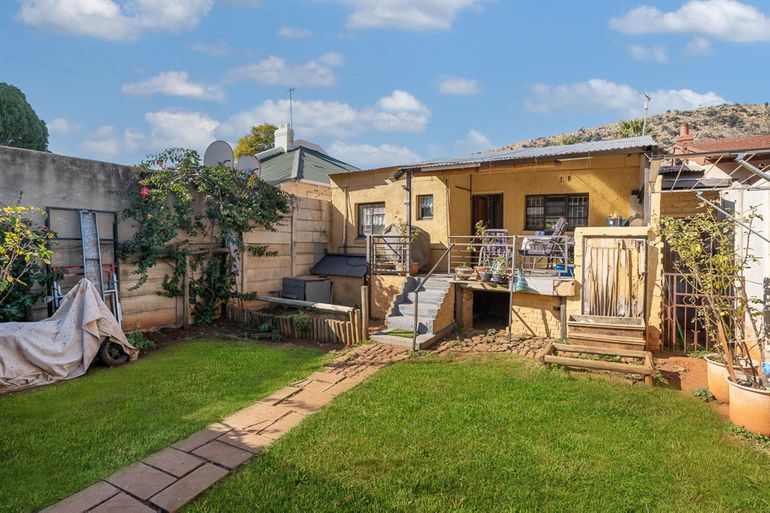 3 Bedroom House For Sale in Bezuidenhout Valley, Johannesburg - R950,000