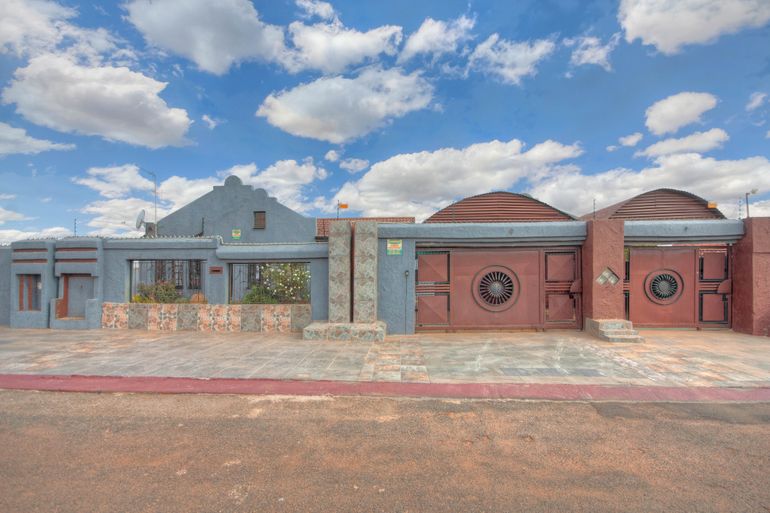 6 Bedroom House For Sale in Lenasia South Ext 7, Lenasia