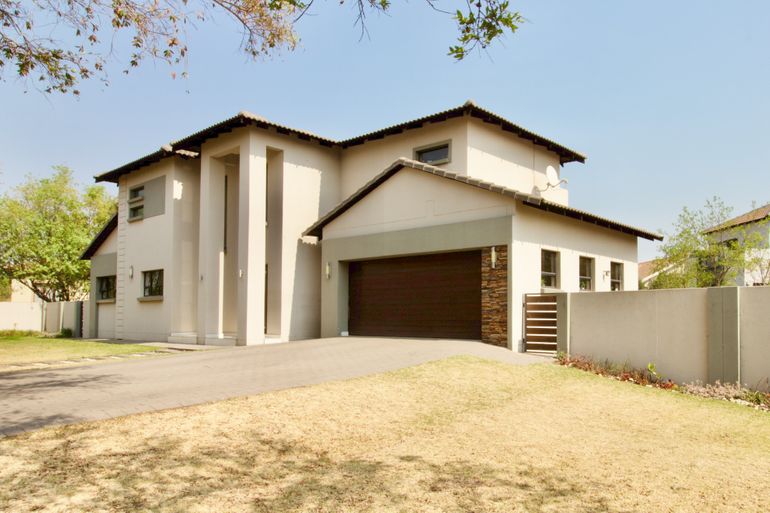 3 Bedroom House For Sale in Stone Ridge Country Estate, Centurion