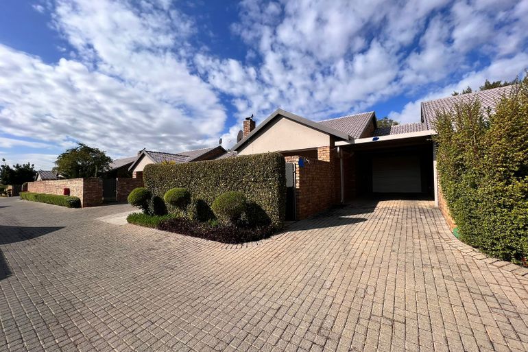 2 Bedroom Townhouse For Sale in Amberfield, Centurion - R1,240,000