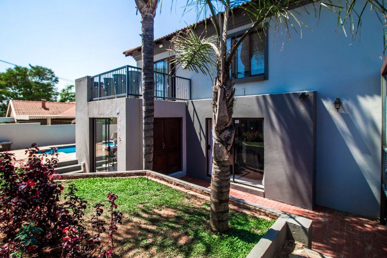 4 Bedroom House For Sale in Moreleta Park, Pretoria - R2,495,000