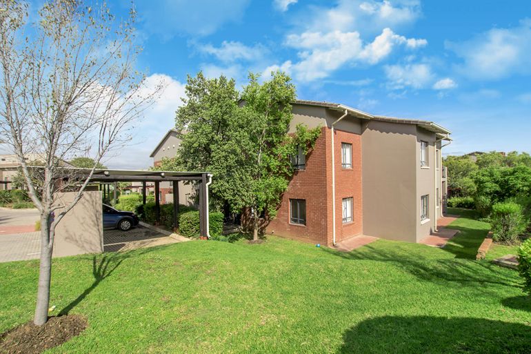 1 Bedroom Apartment / Flat For Sale in Jackal Creek Golf Estate, Randburg